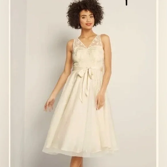 modcloth bridesmaid dresses ModCloth Sweetheart Soire Twist-Front Midi Dress in Milkglass White, Size Medium